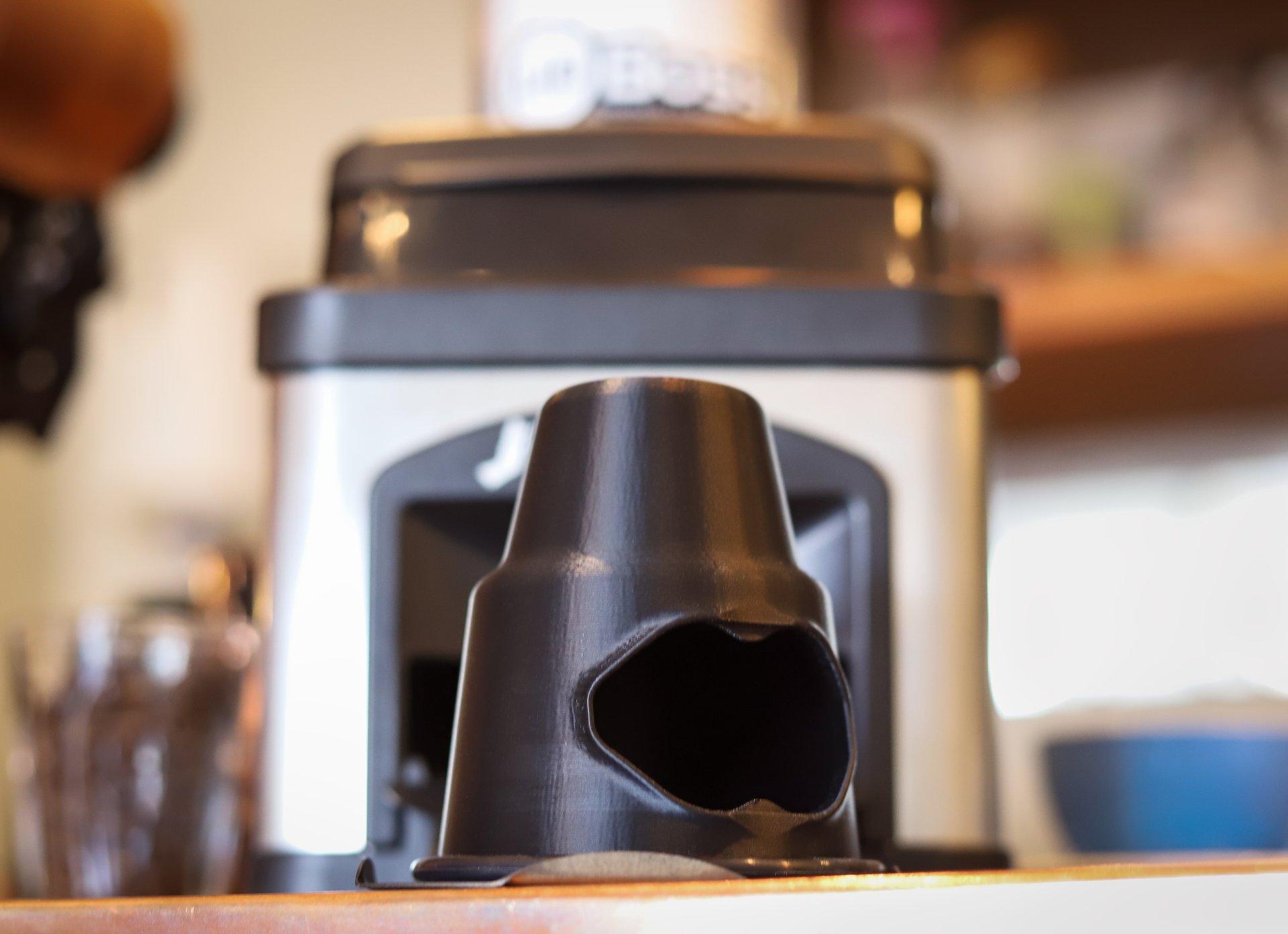 Lid Boss dispenser in use at coffee shop